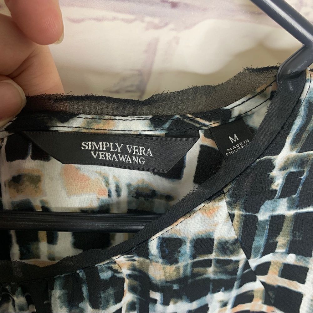 ‎Simply Vera medium or large top - Picture 3 of 4
